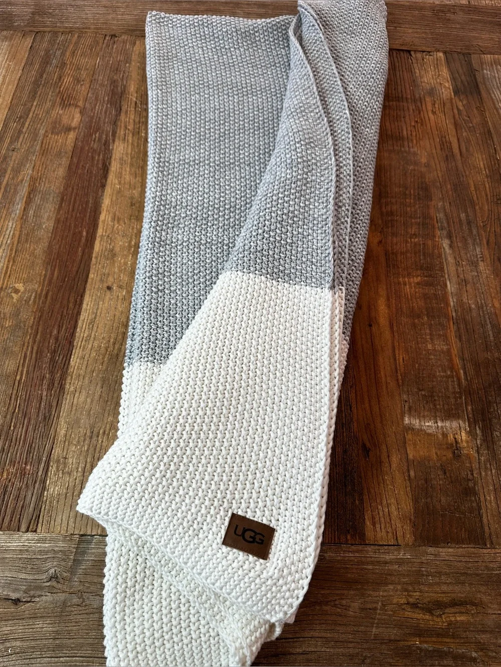 UGG Cream Knit Scarf with Brown Leather Logo Patch 💯 cotton